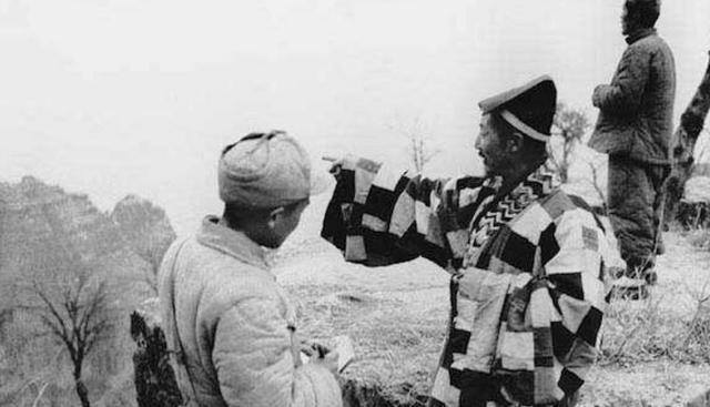 抗战的道士下山，还记得道长的那句话：盛世便回，回不来便不回了