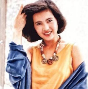 ​蓝洁瑛的悲惨人生：3次雪藏，遭大佬性侵逼疯，死后墓地被毁