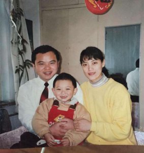 ​黄子韬父亲去世，留下200亿算什么？我看到有种父爱，厚重如山