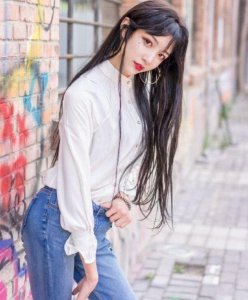 ​艾比经历“网暴”后，主动晒出男装照，帅成欧美混血王子