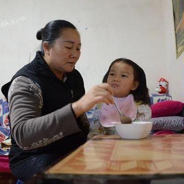 乱了辈分？4岁女孩竟把外婆叫妈妈！原因原来是这样