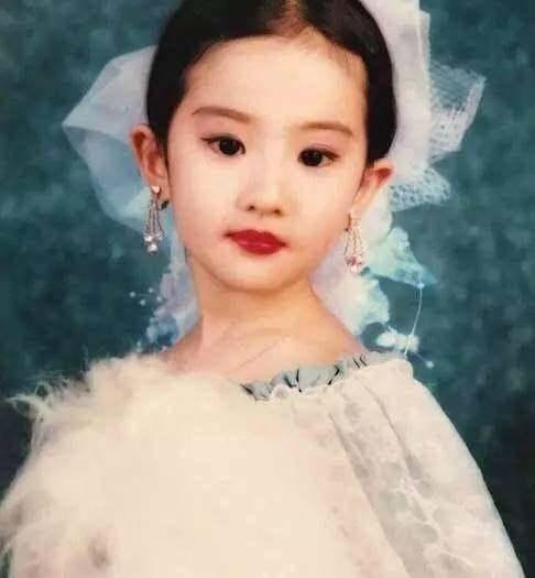 盘点明星小时候的照片，真是从小美到大