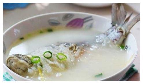 做鱼汤时，用冷水还是热水？原来我一直用错了，难怪“腥味”重