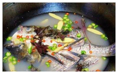 做鱼汤时，用冷水还是热水？原来我一直用错了，难怪“腥味”重