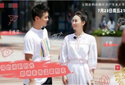 ​阔太王艳儿子“脱缰式长大”，15岁超妈妈半头，总裁范初现