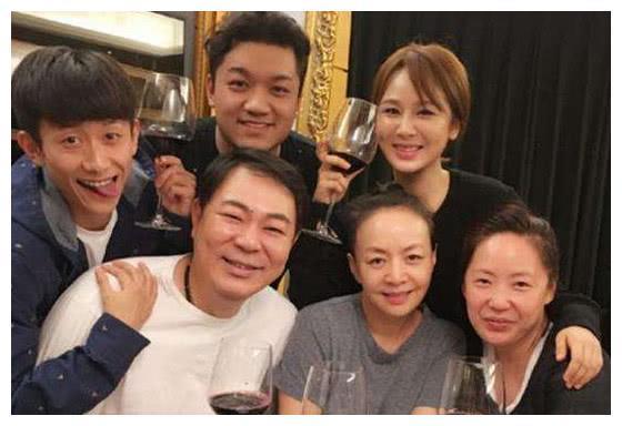 靠关系抢杨紫角色，《家有儿女》重聚没有她，网友：真好