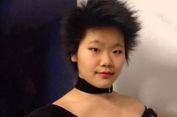 老毕22岁女儿曝光！多才多艺长相却一言难尽，网友：撞脸嘎子哥