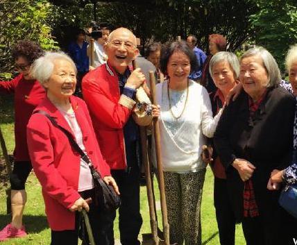 老济公游本昌：曾遭封杀20年，76岁剃度出家，女儿被疑是孙女
