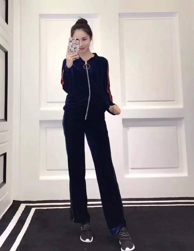 克罗心只用一条休闲裙，就打败了chanel连衣裙，淑女范不难