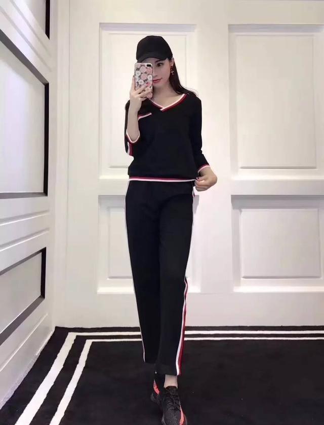 克罗心只用一条休闲裙，就打败了chanel连衣裙，淑女范不难