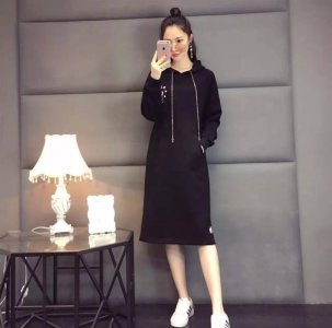 ​克罗心只用一条休闲裙，就打败了chanel连衣裙，淑女范不难
