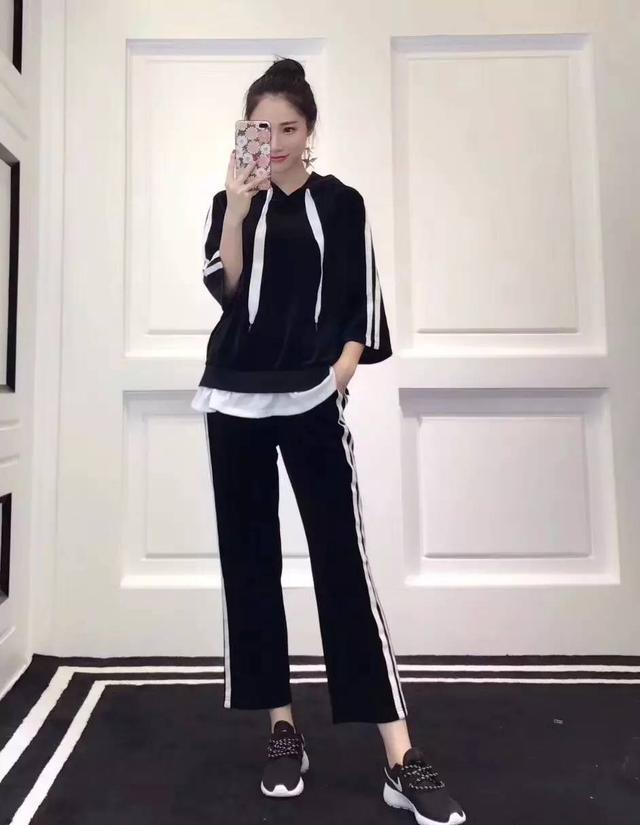 克罗心只用一条休闲裙，就打败了chanel连衣裙，淑女范不难