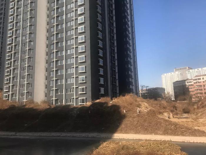 保定一楼盘超十年未交房 涉嫌“占用河道”