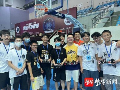 ​挑战速度极限，他们带着“内八”小车跑出全国一等奖