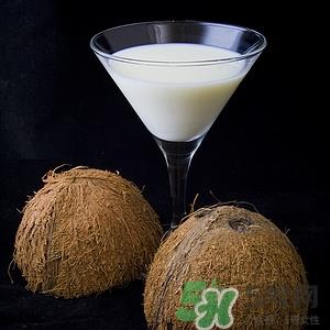 三岁宝宝能喝椰子汁吗?宝宝喝椰子汁好吗