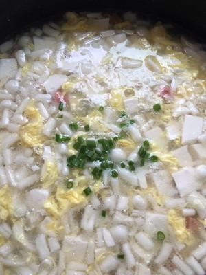 吃点清淡的很有必要，试试这碗菌菇豆腐汤，鲜味十足营养高！