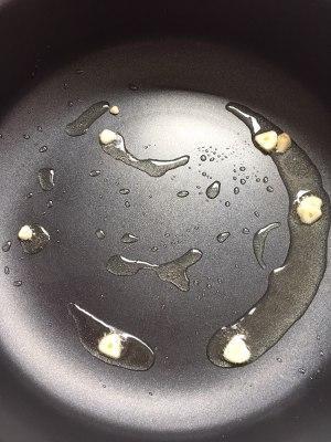 吃点清淡的很有必要，试试这碗菌菇豆腐汤，鲜味十足营养高！
