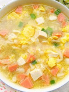 ​吃点清淡的很有必要，试试这碗菌菇豆腐汤，鲜味十足营养高！
