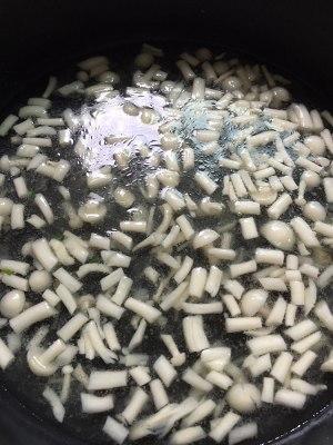 吃点清淡的很有必要，试试这碗菌菇豆腐汤，鲜味十足营养高！