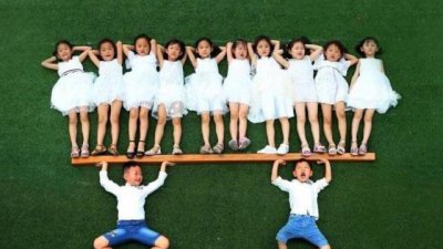 ​幼儿园毕业照走红，各种造型创意十足不输大学生，网友：小大人