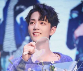 ​肖战与经纪公司解约失败后遭到冷处理，成年人的辛酸泪