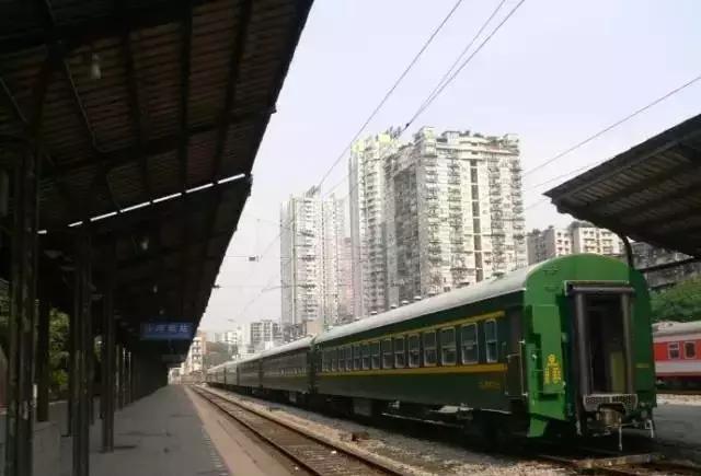 沙坪坝车站简史：原名“重庆北站”，曾是沙坪坝区的标志性建筑物