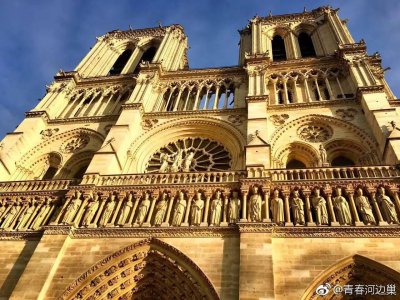​巴黎圣母院大教堂（Cathédrale Notre Dame de Paris）是一座位于塞纳