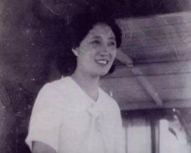 ​夏之时从青楼救出董竹君，还带她去日本留学，结果晚年成了陌生人
