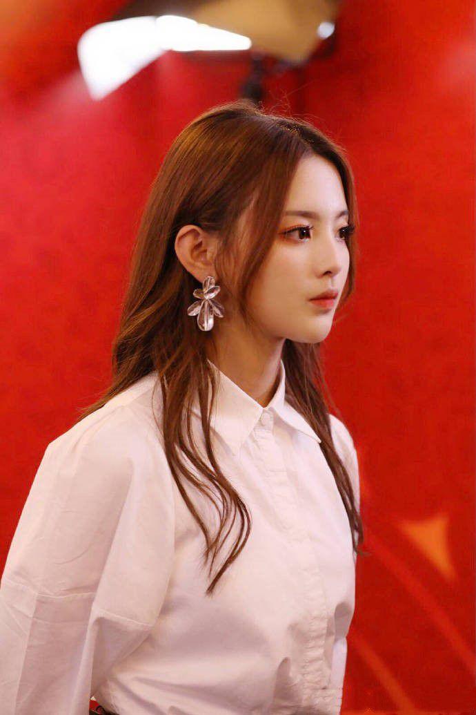 亚太区100美面孔揭晓，杨超越、迪丽热巴上榜，第一名真实合理