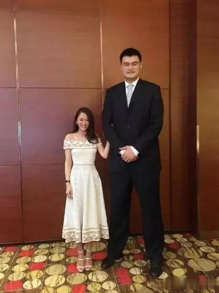 高！实在是高！这12位巨人身高都超过2.2米，姚明只排倒数第三