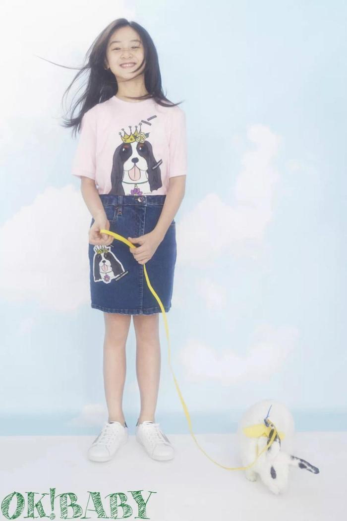 森碟新写真初现少女感, 网友: 全家共用一张脸!