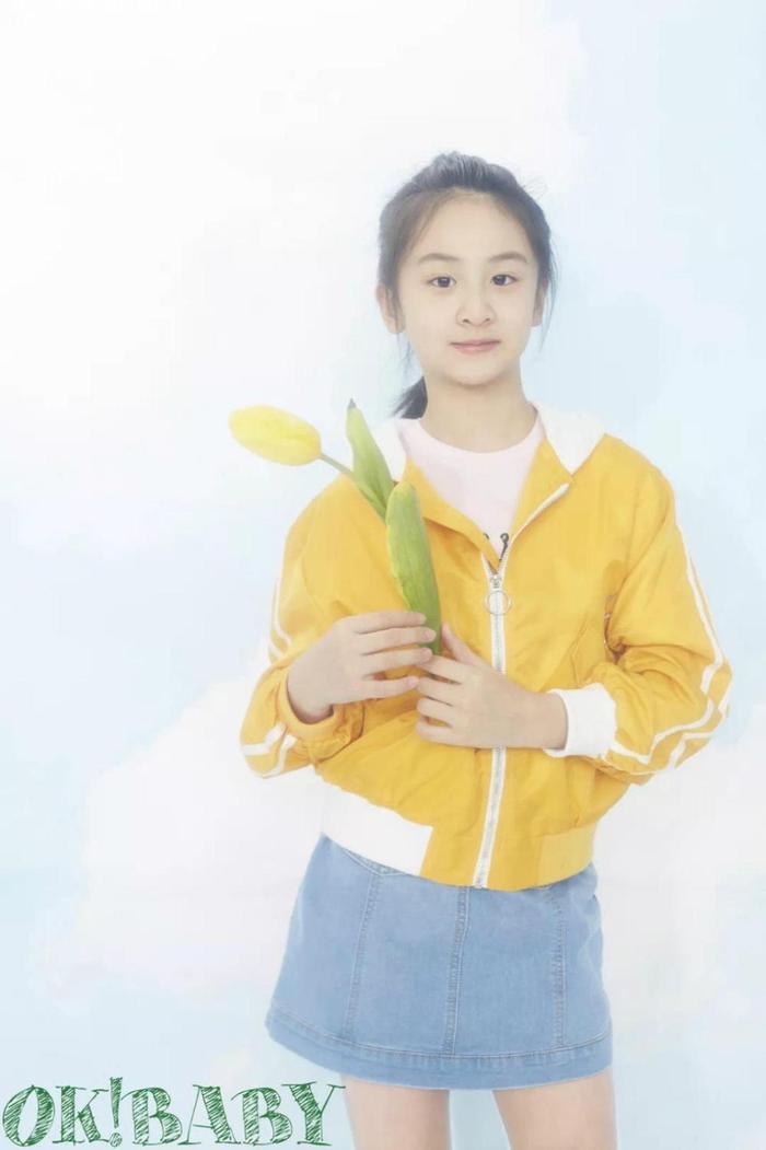 森碟新写真初现少女感, 网友: 全家共用一张脸!