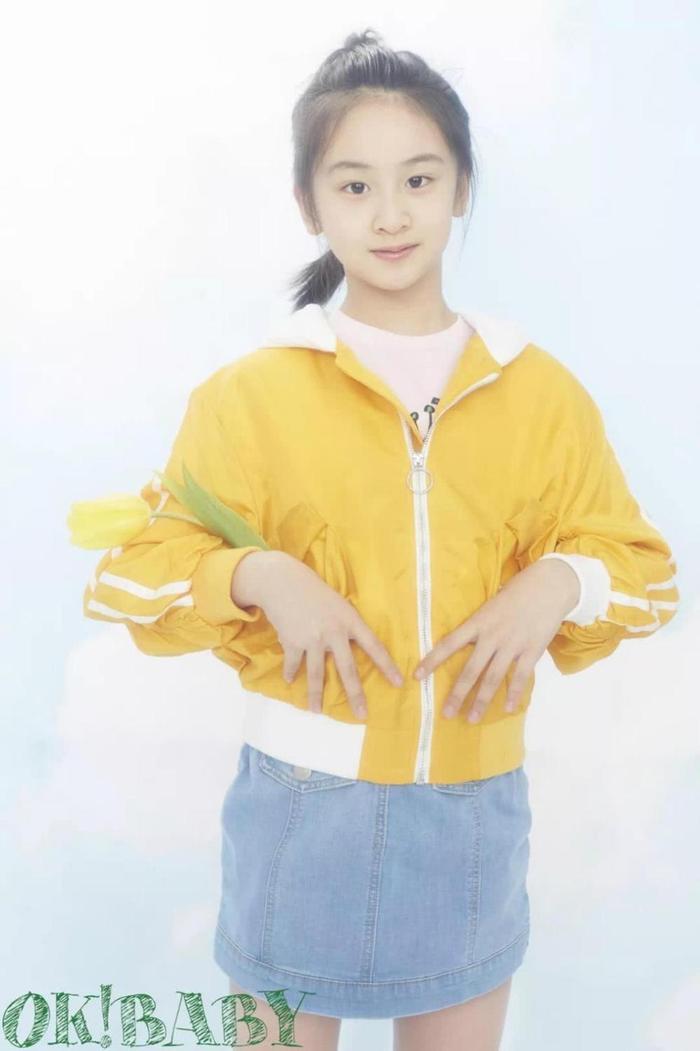 森碟新写真初现少女感, 网友: 全家共用一张脸!