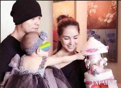 周杰伦女儿长高了，完全遗传妈妈昆凌的大长腿