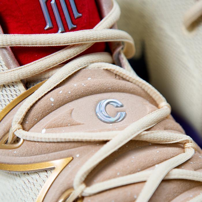 欧文的 Kyrie 5 又联名了，你终于也能买到了！