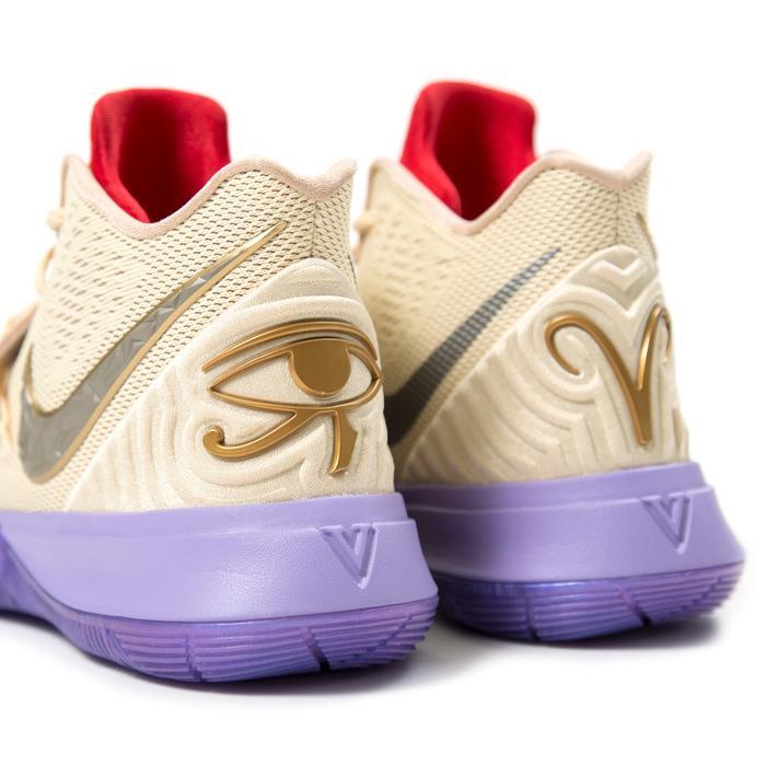 欧文的 Kyrie 5 又联名了，你终于也能买到了！