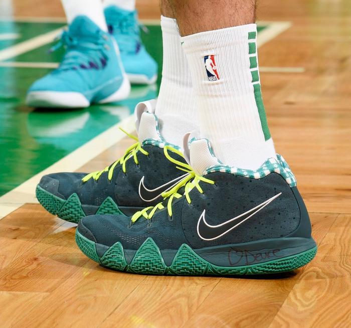 欧文的 Kyrie 5 又联名了，你终于也能买到了！