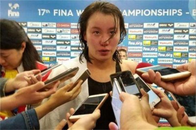 ​差距！傅园慧因泳衣问题被嫌胸小，陆滢却因一张合照被赞乳神！