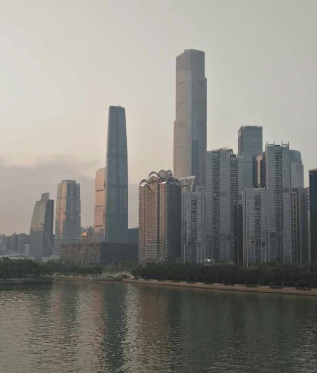 广州第一摩天楼雄姿