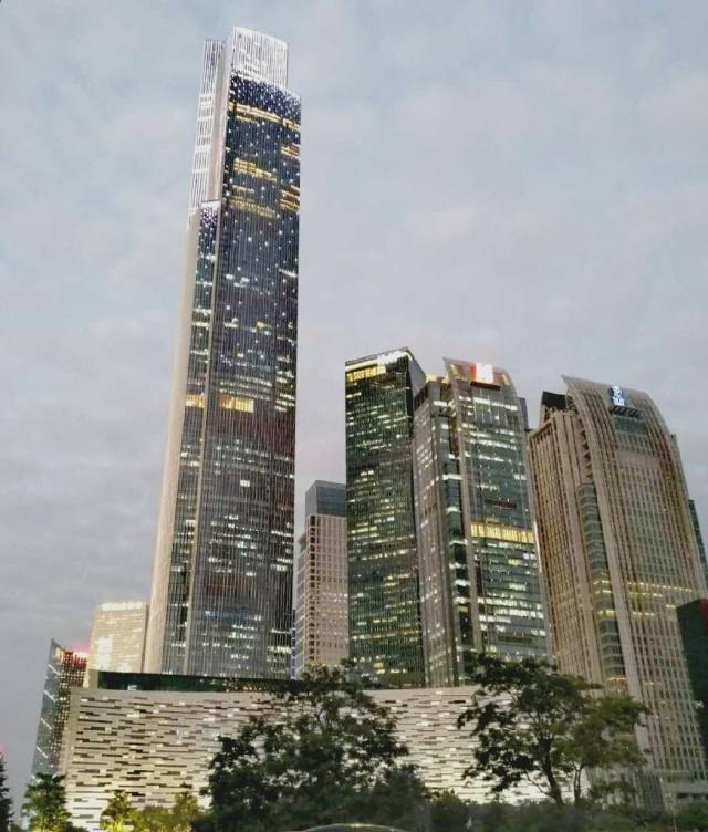 广州第一摩天楼雄姿