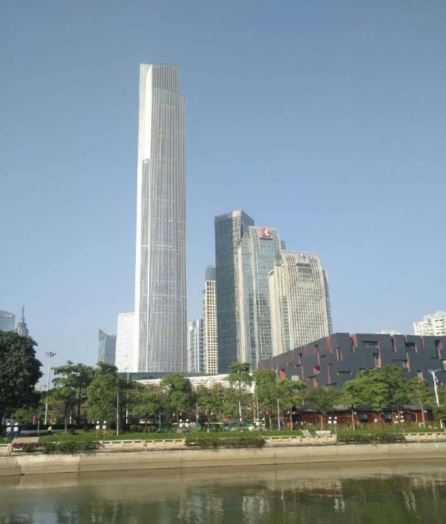 广州第一摩天楼雄姿