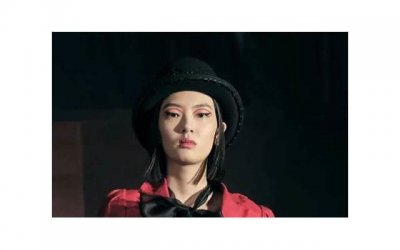 ​我是女人，女同事一直表现和主管关系很暧昧，她究竟是什么目的？