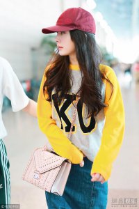 ​时尚女王撞脸Angelbaby，网友：黄晓明都快分不清了吧