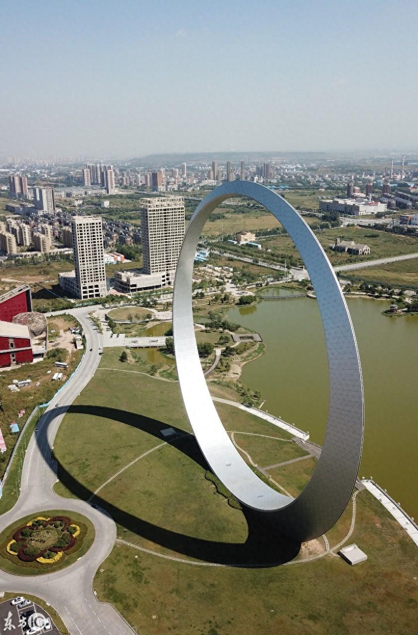 航拍：抚顺地标建筑——“生命之环”，太雄伟壮观了