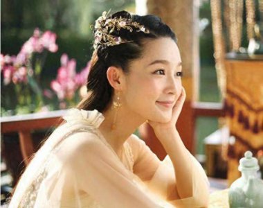 ​李沁终于回应与邓伦的恋情，听到她这样回答，网友这下可放心了