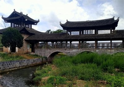​全国历史悠久排名第二的风雨桥在广西贺州 令人敬仰