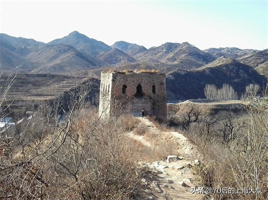 实地探访野长城，上山道路都是土路，破损的长城充满历史的沧桑感