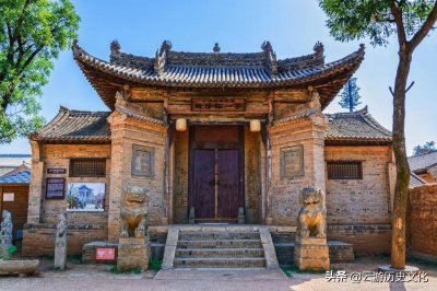​揭示该白鹿原的历史真相和背景，探讨文学作品与历史真相的关系