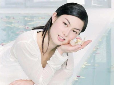 ​玉兰油女孩变普通阿姨，她的“毁容”之路，真不是“发腮”惹的祸