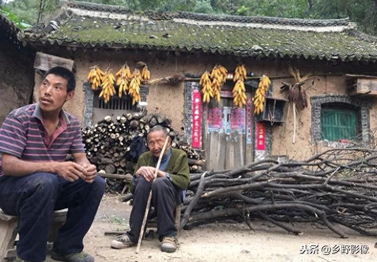 94岁老汉，六十岁娶妻“老来得子”传宗接代，开荒种地一生未出山